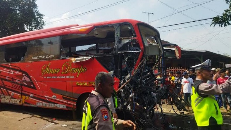 8 Fakta Kecelakaan Bus Tabrak Rumah di Malang, Nomor 5 Sekeluarga di Motor Terseret 30 Meter