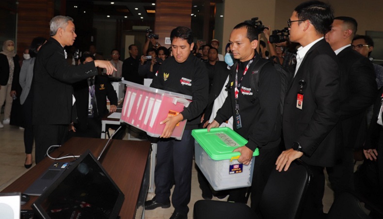 Penampakan 5 Boks Kontainer Tim Hukum Ganjar-Mahfud di MK, Berisi Tumpukan Dokumen PHPU 
