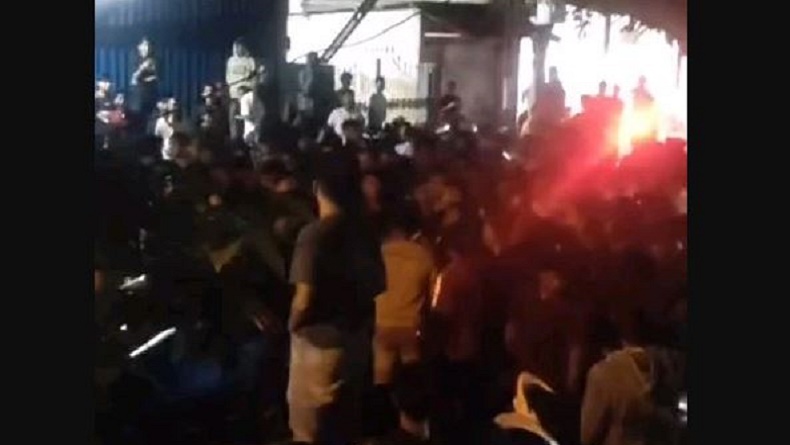 Viral Anggota TNI Dikeroyok Warga di Pamekasan, Netizen: The Real Satu Orang Vs Banyak