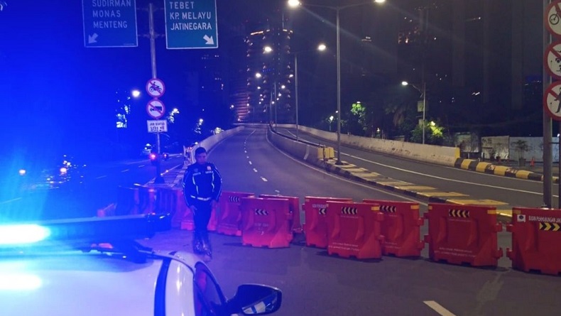 Cegah Balap Liar Dini Hari, Polisi Alihkan Jalan Depan Citywalk Sudirman Jakpus