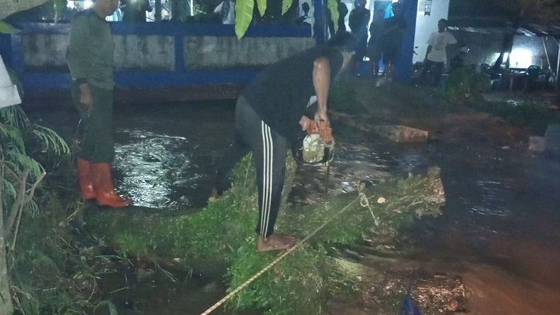 Mampang Depok Tetap Banjir meski Jembatan Telah Diperbaiki, Sampah Penyebabnya