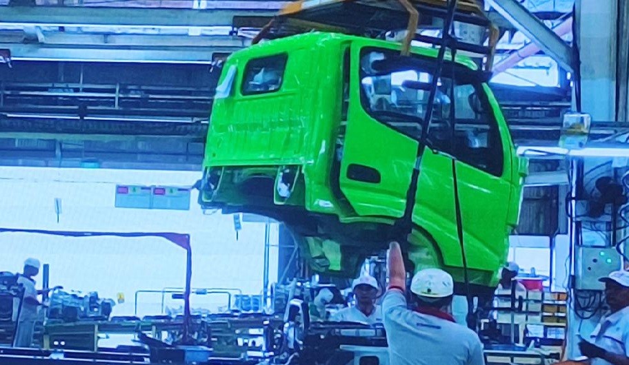 Penuhi TKDN, Hino Tingkatkan Komponen Lokal 13 Bus dan Truk 