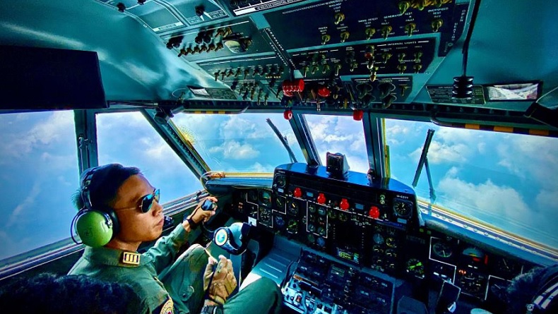 Pesawat Casa NC 212-200 Aviocar Terbang di Cirebon, Terjunkan Pasukan Elite TNI AL Denjaka