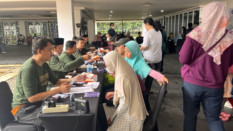 Hari Ketiga Penukaran Uang BI di Istora Senayan Dipadati Masyarakat