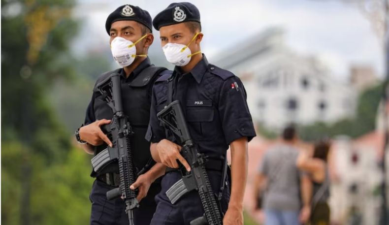 Polisi Malaysia Tangkap Warga Israel Diduga Agen Mossad di Hotel, Bawa 6 Senjata Api