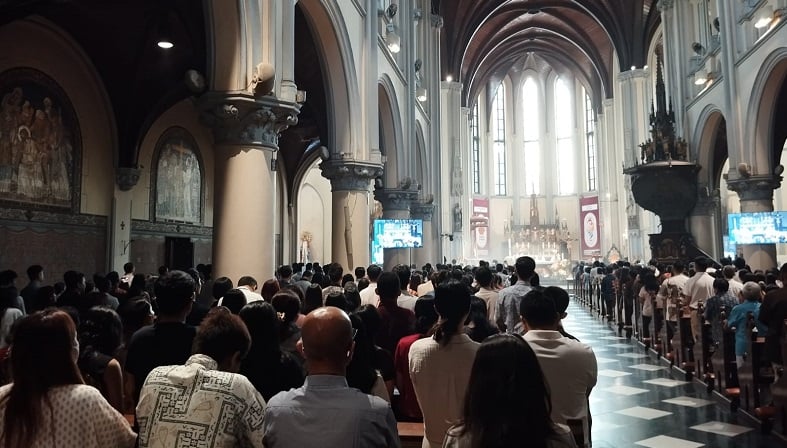 Ratusan Jemaat Hadiri Misa Minggu Paskah di Gereja Katedral Jakarta