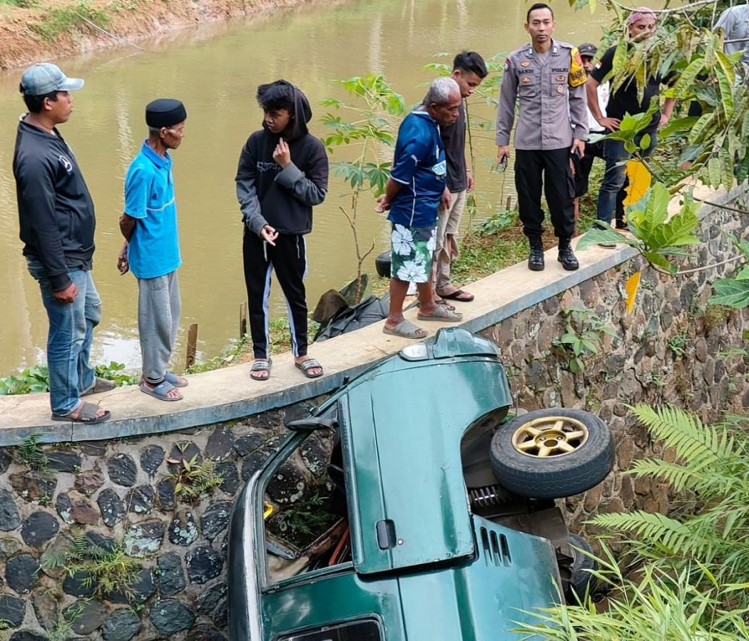 Kecelakaan Minibus Masuk Parit di Banjarwangi Garut, 17 Luka-luka