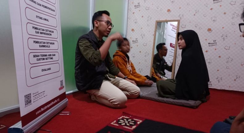 Alat Bantu Dengar Hidupkan Kembali Harapan Anak-Anak Tuli di Purwokerto