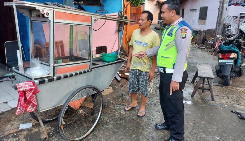 Penjual Sate Jadi Korban Tabrak Lari di Depok, Gerobaknya Rusak
