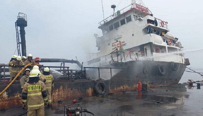 Kapal BBM Terbakar di Pelabuhan Marunda, Diduga akibat Korsleting Listrik 