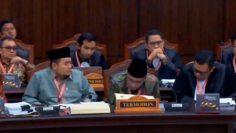 Momen Ketua MK Tegur Ketua KPU saat Sidang Sengketa Pilpres: Pak Hasyim Tidur Ya?