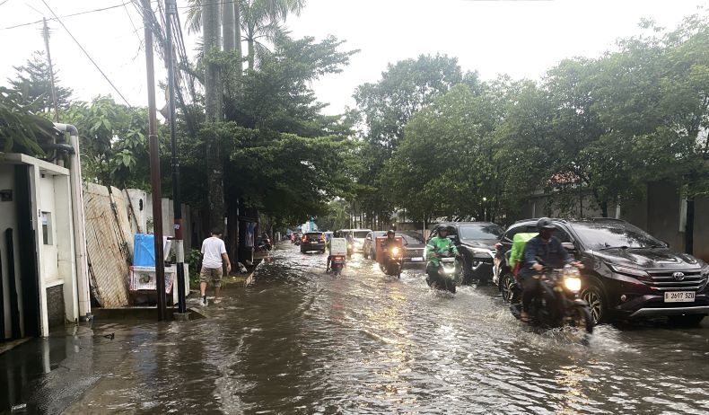 Jelang Buka Puasa, Kemang hingga Pondok Indah Terendam Banjir
