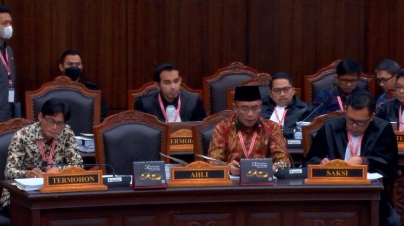 Hakim MK Sindir Kuasa Hukum KPU karena Tak Bertanya ke Ahli: Enak Sekali Diam Saja