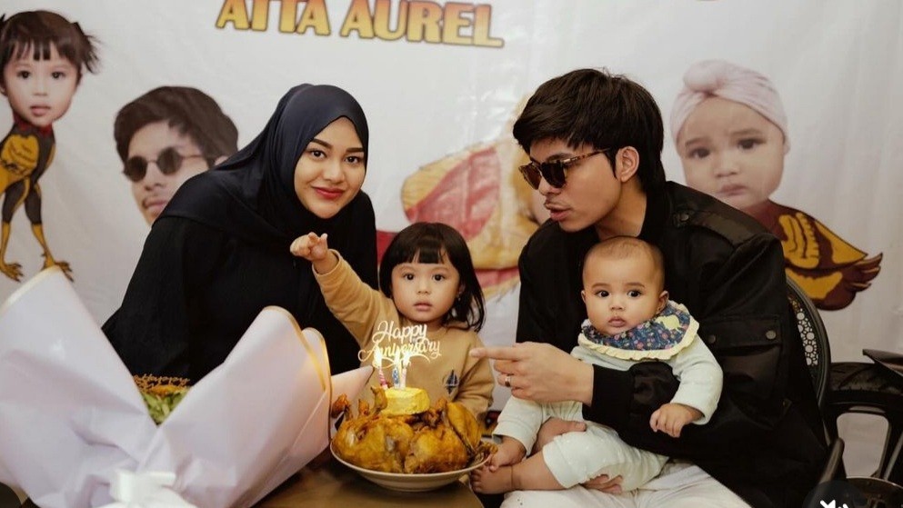 Jelang Lebaran, Atta Halilintar dan Aurel Boyong Pegawai Umrah ke Tanah Suci