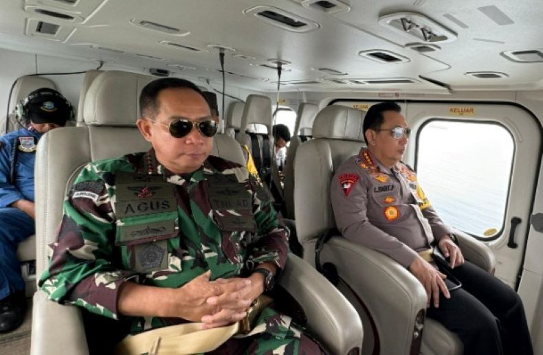 Kapolri dan Panglima TNI Pantau Arus Mudik dengan Helikopter di Pelabuhan Gilimanuk