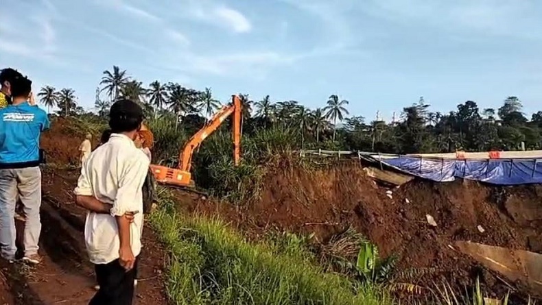 Ngeri, Tol Bocimi KM 64 Masuk Zona Rawan Bencana Gerakan Tanah