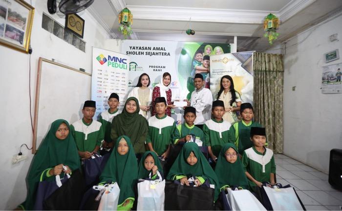MNC Life Beri Santunan, Kepala Pondok Yatim & Dhuafa Jati Baru: Mudah-Mudahan Bermanfaat dan Picu Semangat Belajar