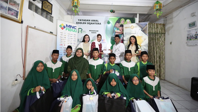 Terima Santunan MNC Life, Kepala Pondok Yatim Jati Baru: Semoga Memacu Semangat Belajar