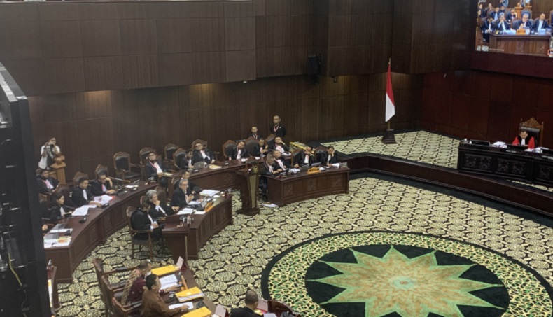 Ketua MK Ancam Usir Bambang Widjojanto dan Fahri Bachmid: Kalau Mau Bicara Semua Keluar Aja