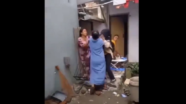 Viral Perkelahian Emak-Emak di Gresik, Saling Pukul hingga Terluka