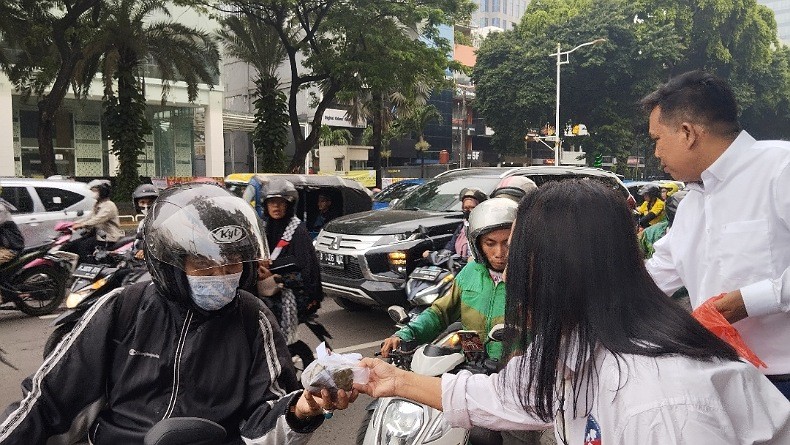 Ramadhan 2024, RPA Perindo Bagikan Takjil Serentak di Seluruh Indonesia