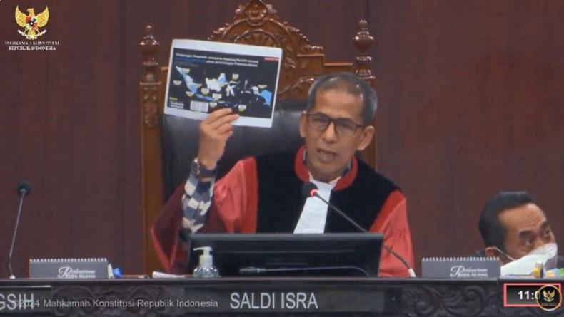 Hakim MK Bawa Peta Jokowi Bagikan Bansos: Kenapa Lebih Pilih Jateng Dibandingkan ke Tempat Lain?