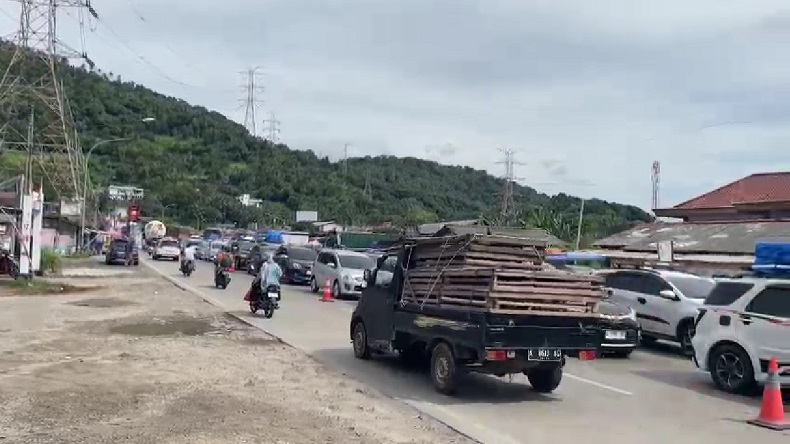 Puncak Arus Mudik Lebaran, Antrean Kendaraan di Pelabuhan Merak Capai 10 Km