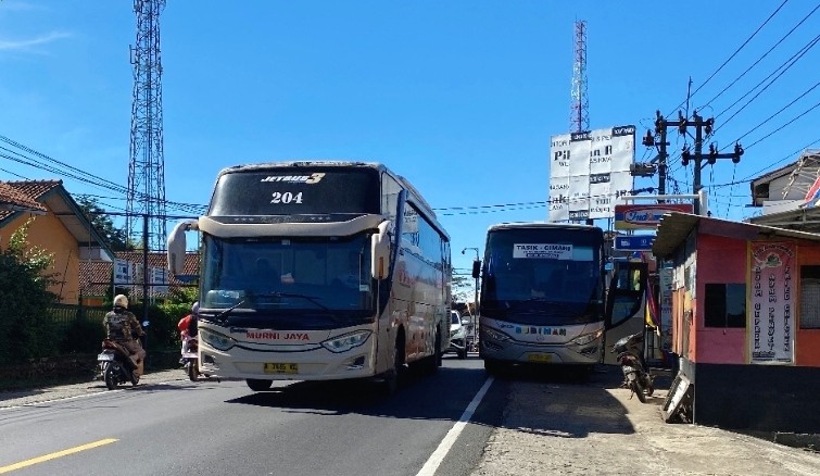 Bikin Macet, Polisi Imbau Sopir Bus Tidak Sembarangan Naik Turunkan Penumpang