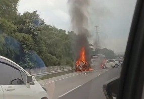 Kecelakaan Beruntun Tewaskan 12 Orang, Polisi Evaluasi Contra Flow Tol Jakarta-Cikampek