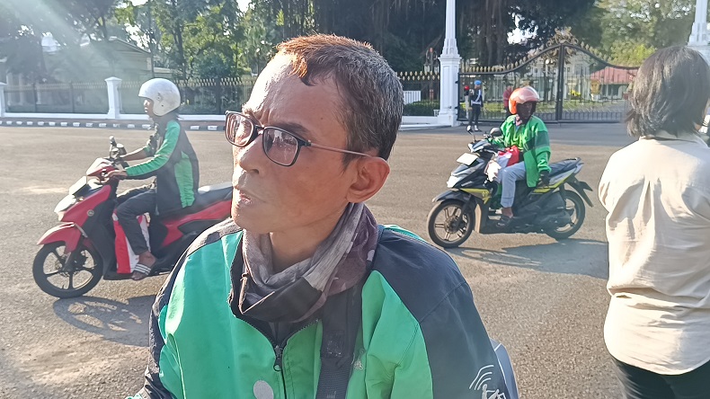 Driver Ojol Senang Dapat Sembako dari Jokowi: Alhamdulillah Buat yang di Rumah