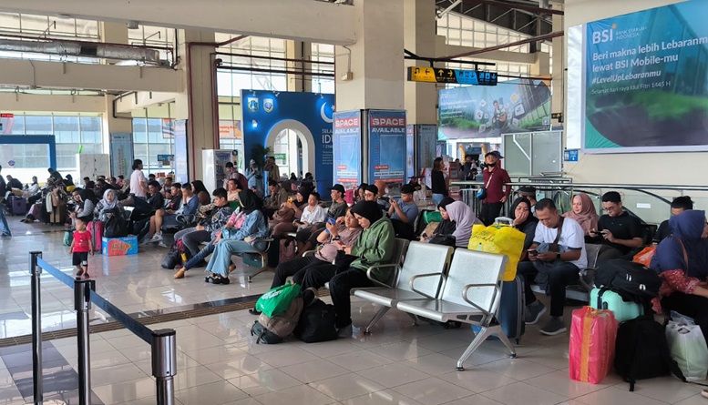 1.726 Pemudik Berangkat dari Terminal Pulo Gebang pada H-2 Lebaran