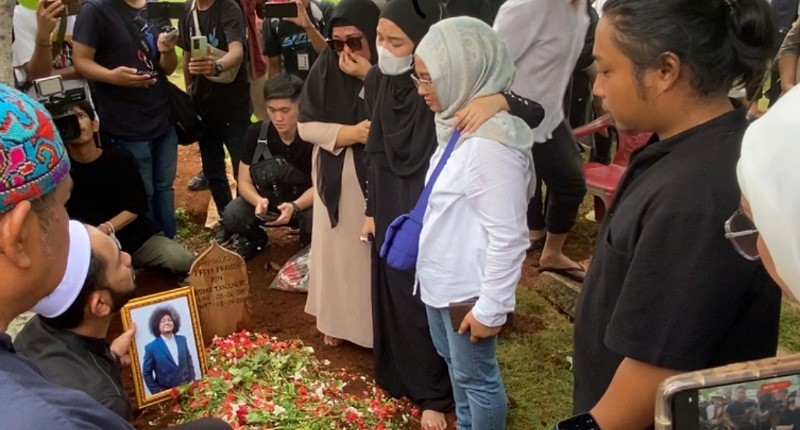 Momen Haru Pemakaman Babe Cabita, Tangis Keluarga Pecah saat Jenazah Dimasukkan Liang Lahat