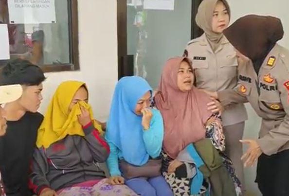 Kecelakaan Tol Cikampek KM 58, Tasmah Kehilangan Suami dan 2 Anak Laki-Lakinya