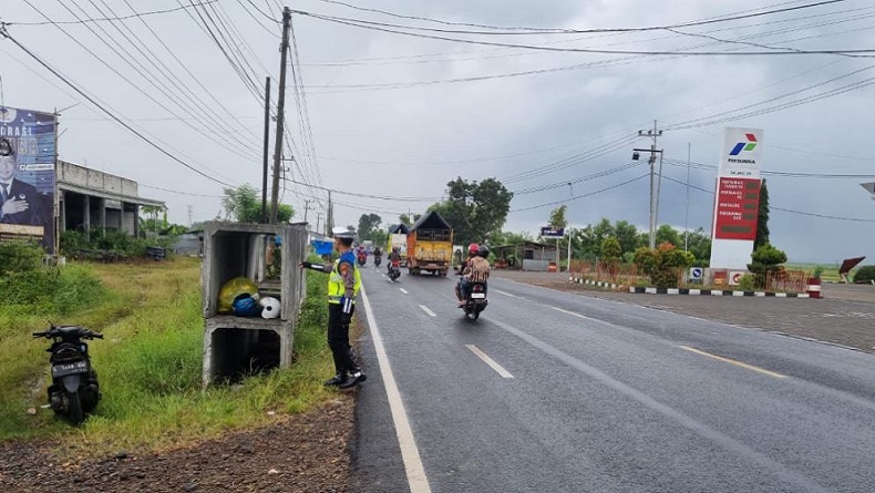 Sekeluarga Pemudik Motor Kecelakaan di Sampang, Ayah-Anak Tewas Ibu Luka-Luka