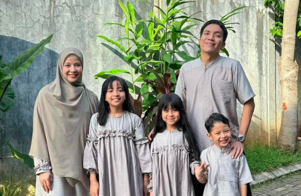 Kompak! Desta Rayakan Lebaran Bareng Natasha Rizky, Netizen: Udah Serasi Tinggal Rujuk