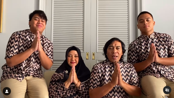 Kocak! Begini Cara Komeng Ucapkan Selamat Idul Fitri Bareng Keluarga: Uhuy!