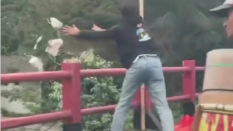 Viral Pemuda Buang Sampah ke Kali di Cianjur, Ridwan Kamil: Please Atuhlah Hey!