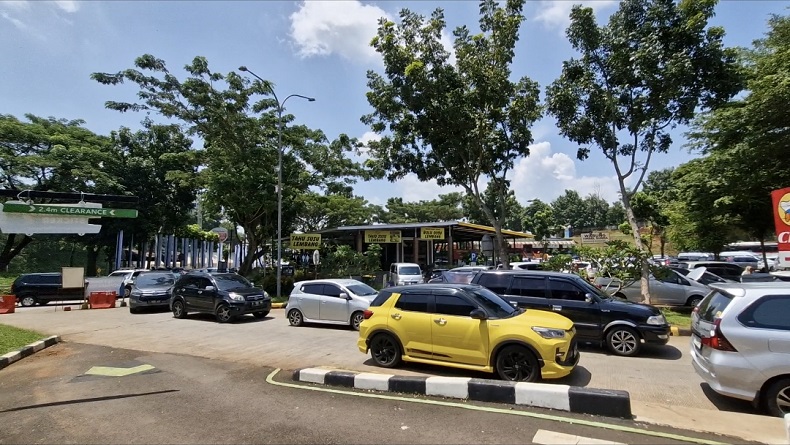 Rest Area KM 101 Tol Cipali Padat, Petugas Batasi Waktu Singgah
