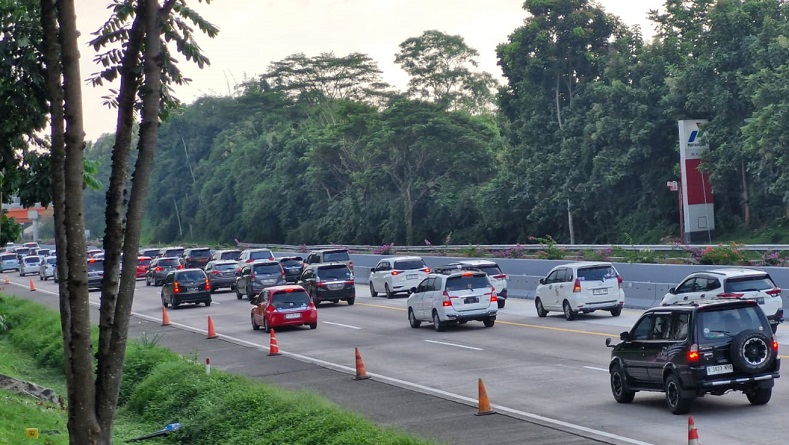 One Way Diberlakukan, Tol Cipali Padat Merayap