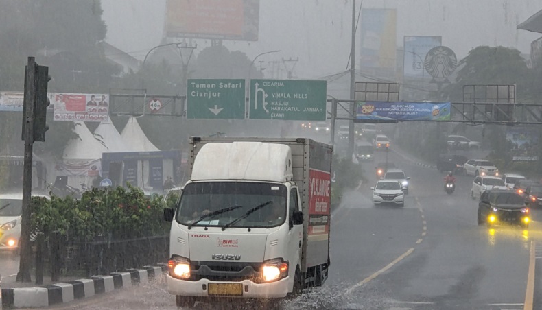 Hujan Lebat Guyur Jabodetabek saat Musim Kemarau, Ini Penjelasan BMKG