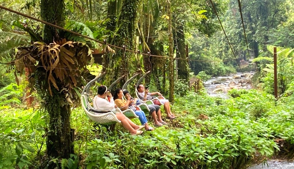 Will Smith Effect, Wisatawan Antre hingga Malam untuk Bisa Naik Wahana Keranjang Sultan 