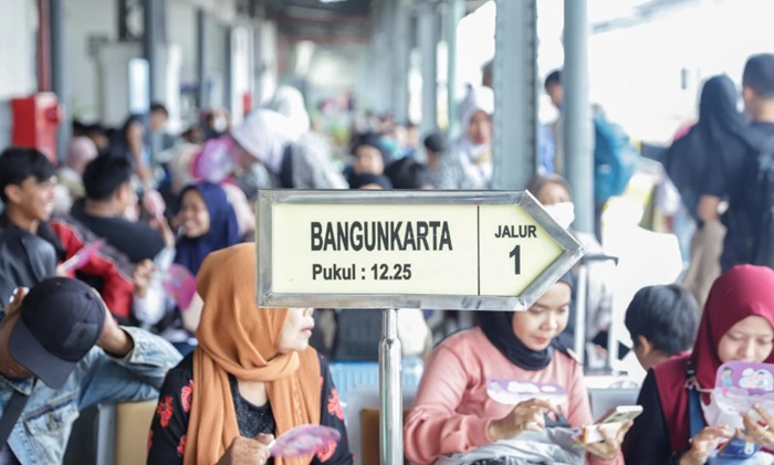 218.000 Orang Naik Kereta Api di Puncak Arus Balik 14 April 2024