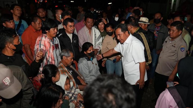 Longsor Tewaskan 18 Orang di Tana Toraja, Pj Gubernur Berduka Temui Keluarga Korban
