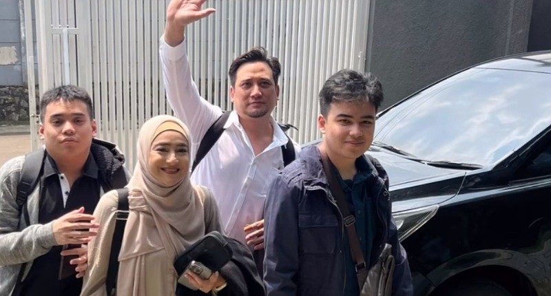 Momen Haru Artis Lawas Cindy Fatikasari dan Tengku Firmansyah Pindah ke Kanada