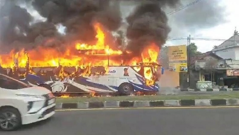 Bus PO Terbakar di Ring Road Barat Yogyakarta, Netizen: Cobaan H Haryanto Bertubi-tubi