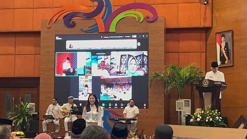 Momen Wamenparekraf Angela Tanoesoedibjo Lontarkan Pantun di Halal Bihalal