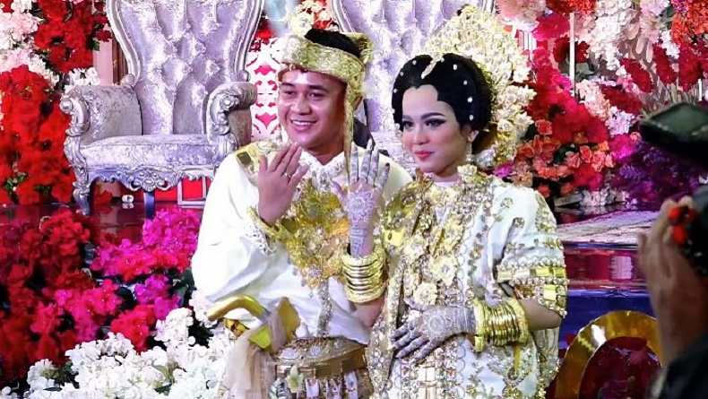 Pedangdut Putri Isnari Sah Menikah dengan Abdul Azis Anak Bos Tambang, Saling Tersipu Malu