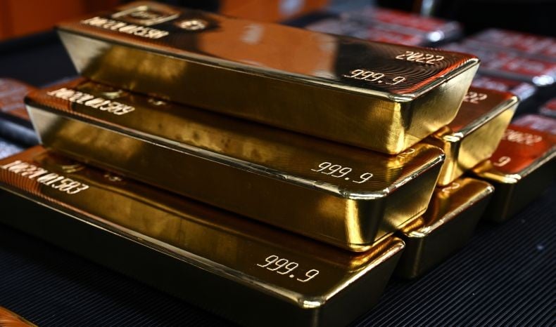 Wow, Pria Rusia Beli Emas Batangan Rp1 Triliun di Singapura