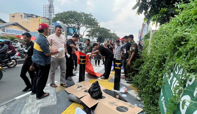 Geger Warga Depok Temukan Pria Paruh Baya Tewas di Trotoar Margonda 