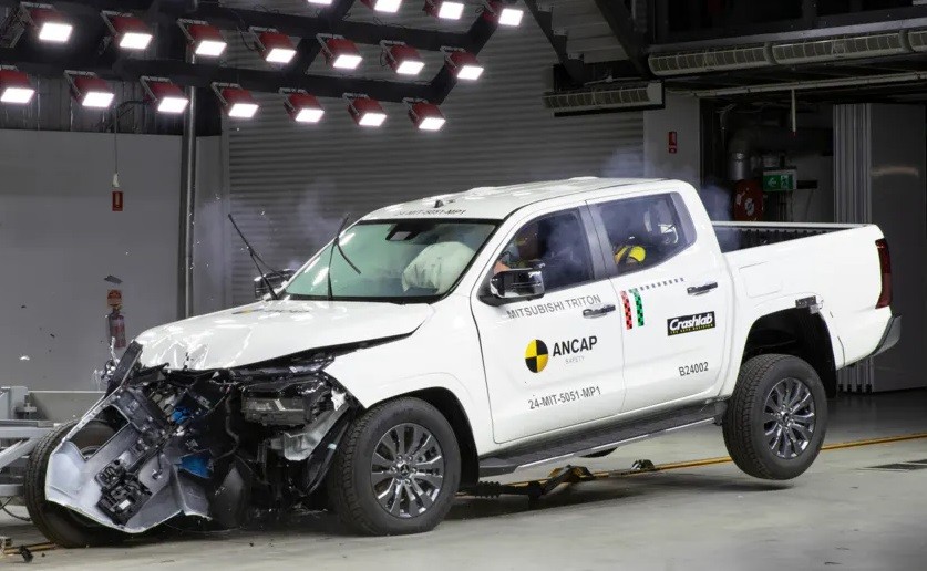 Diuji Tabrak, Mobil Pickup Double-Cabin Triton Rebut Bintang 5 ANCAP